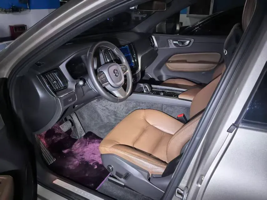 2023 Volvo XC60 2.0T 250HP L4 8AT,autocango,china used car exporter,china ev exporter,chinese used car exporter,chinese used ev exporter