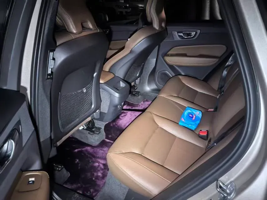 2023 Volvo XC60 2.0T 250HP L4 8AT,autocango,china used car exporter,china ev exporter,chinese used car exporter,chinese used ev exporter