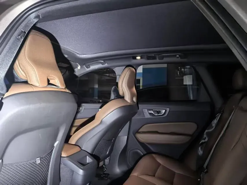 2023 Volvo XC60 2.0T 250HP L4 8AT,autocango,china used car exporter,china ev exporter,chinese used car exporter,chinese used ev exporter