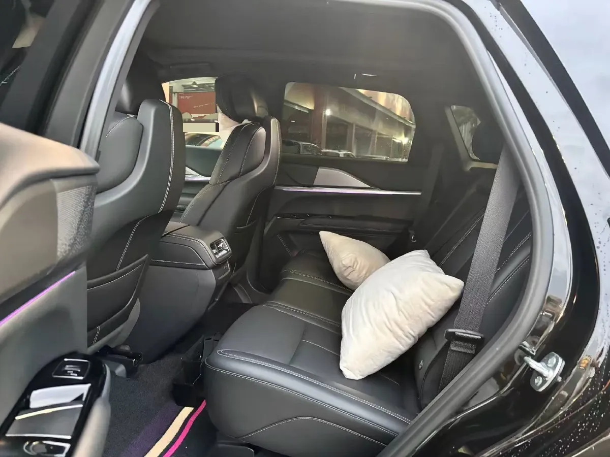 2026 Cadillac XT5 2.0T 237HP L4 9AT,autocango,china used car exporter,china ev exporter,chinese used car exporter,chinese used ev exporter