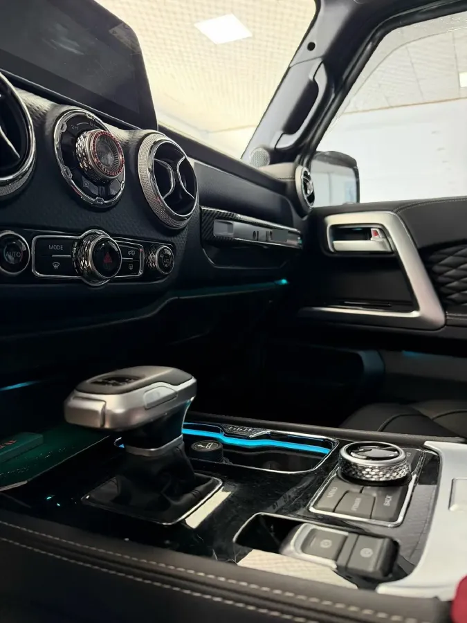 2021 Beijing BJ40 2.0T 224HP L4 8AT,autocango,china used car exporter,china ev exporter,chinese used car exporter,chinese used ev exporter