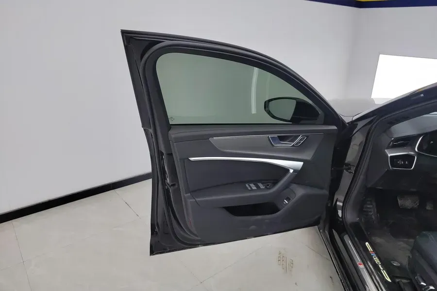 2026 Audi A6L 2.0T 245HP L4 7DCT,autocango,china used car exporter,china ev exporter,chinese used car exporter,chinese used ev exporter