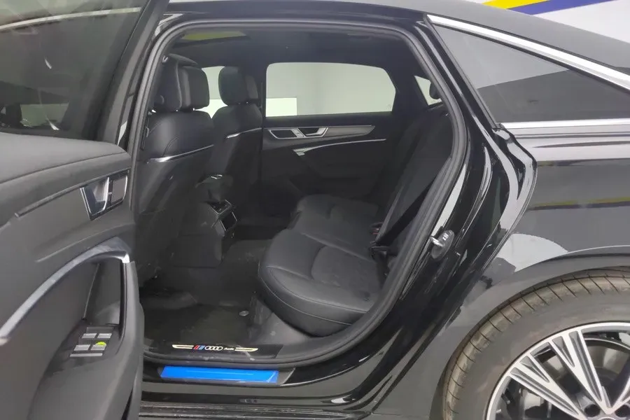 2026 Audi A6L 2.0T 245HP L4 7DCT,autocango,china used car exporter,china ev exporter,chinese used car exporter,chinese used ev exporter