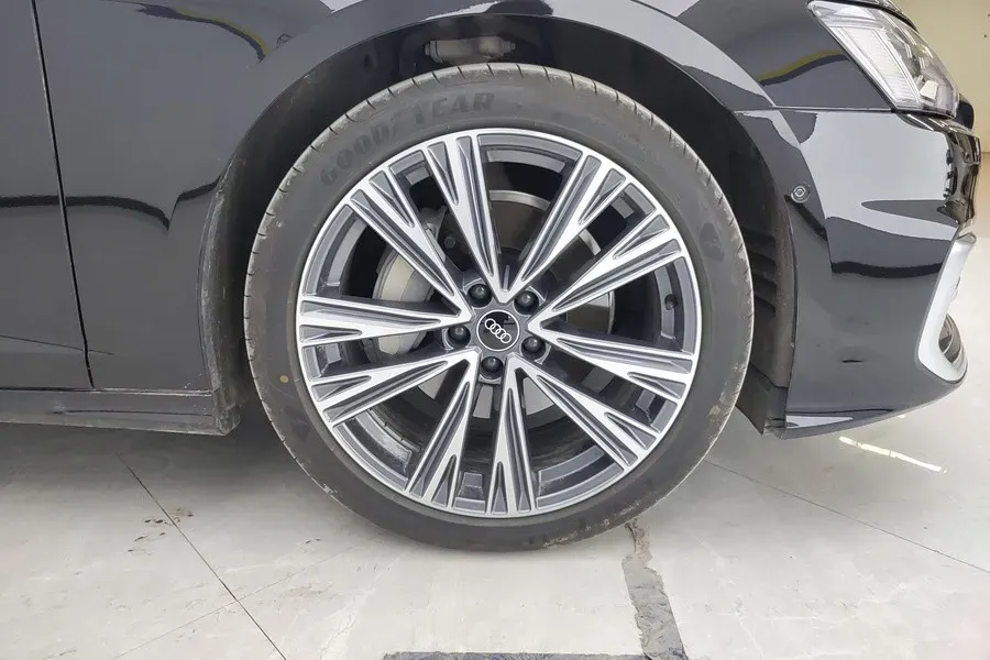 2026 Audi A6L 2.0T 245HP L4 7DCT,autocango,china used car exporter,china ev exporter,chinese used car exporter,chinese used ev exporter