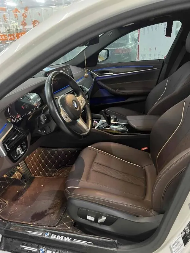 2022 BMW 5 Series 2.0T 252HP L4 8AT,autocango,china used car exporter,china ev exporter,chinese used car exporter,chinese used ev exporter