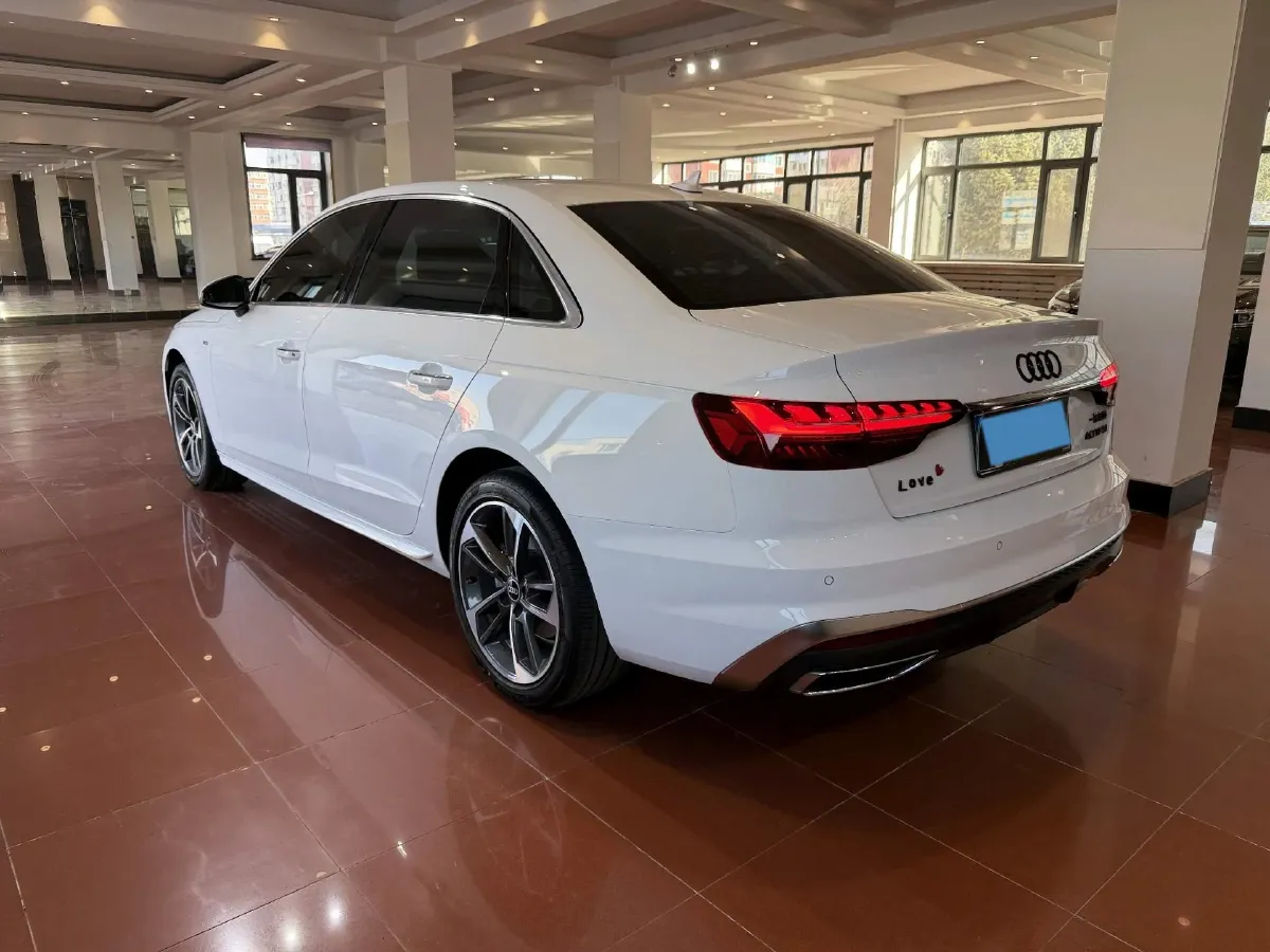 2025 Audi A4L 2.0T 190HP L4 7DCT,autocango,china used car exporter,china ev exporter,chinese used car exporter,chinese used ev exporter