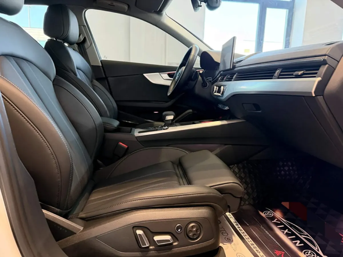 2025 Audi A4L 2.0T 190HP L4 7DCT,autocango,china used car exporter,china ev exporter,chinese used car exporter,chinese used ev exporter