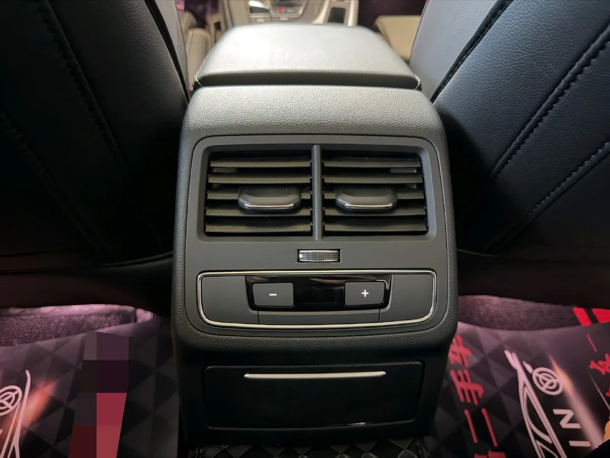 2025 Audi A4L 2.0T 190HP L4 7DCT,autocango,china used car exporter,china ev exporter,chinese used car exporter,chinese used ev exporter