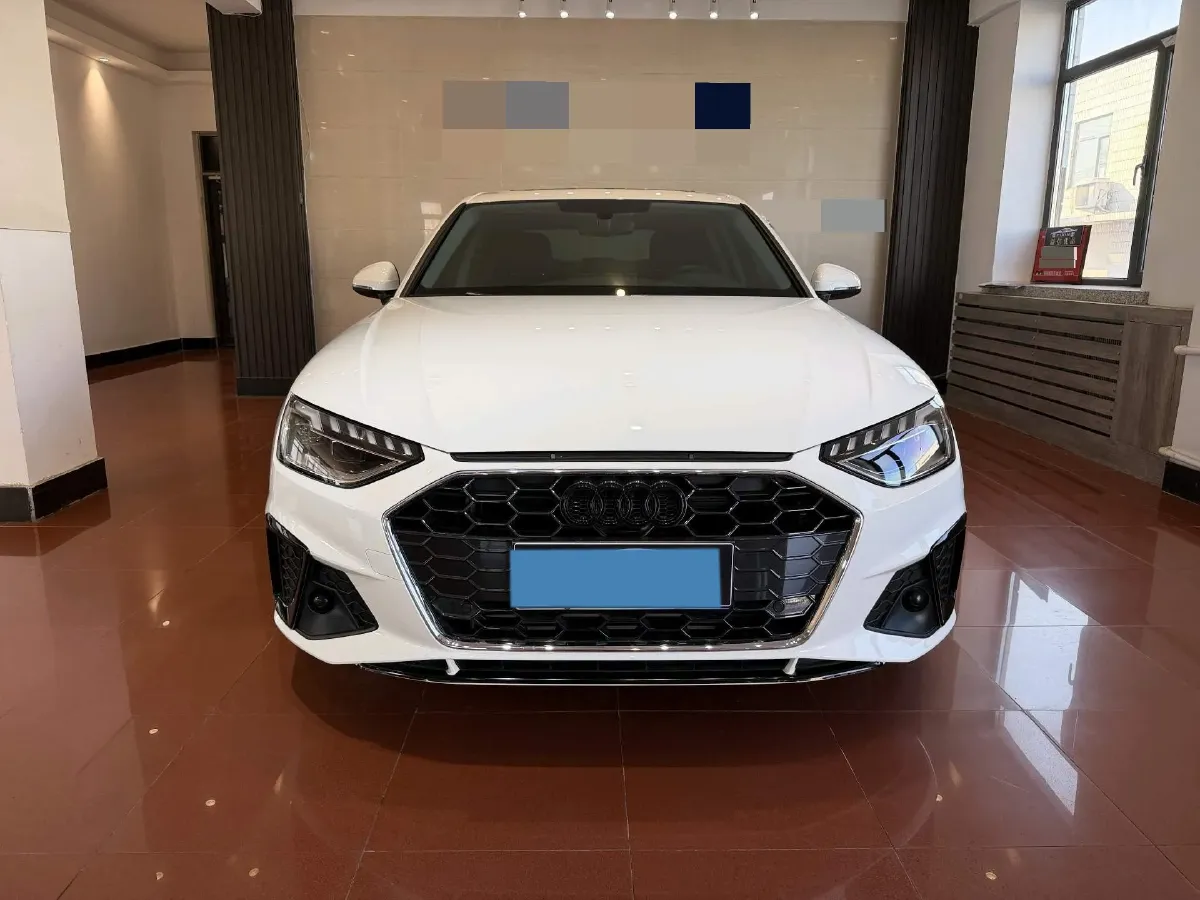 2025 Audi A4L 2.0T 190HP L4 7DCT,autocango,china used car exporter,china ev exporter,chinese used car exporter,chinese used ev exporter