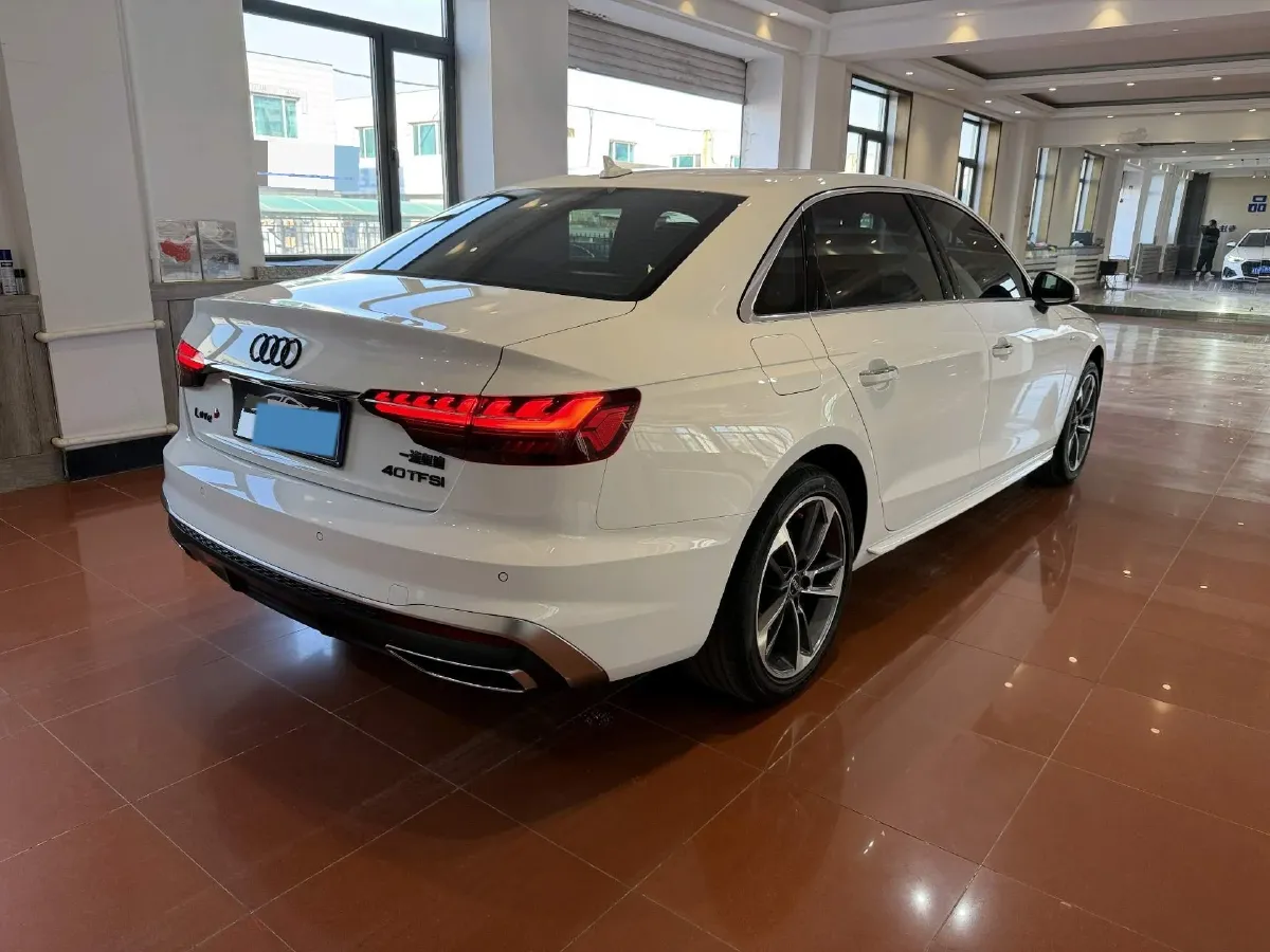 2025 Audi A4L 2.0T 190HP L4 7DCT,autocango,china used car exporter,china ev exporter,chinese used car exporter,chinese used ev exporter
