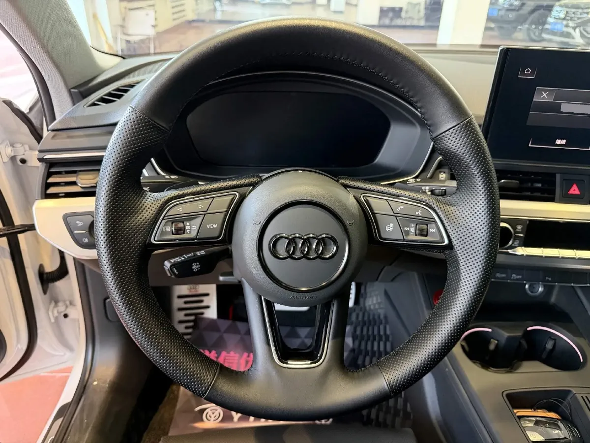 2025 Audi A4L 2.0T 190HP L4 7DCT,autocango,china used car exporter,china ev exporter,chinese used car exporter,chinese used ev exporter