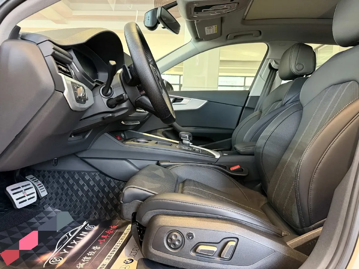 2025 Audi A4L 2.0T 190HP L4 7DCT,autocango,china used car exporter,china ev exporter,chinese used car exporter,chinese used ev exporter