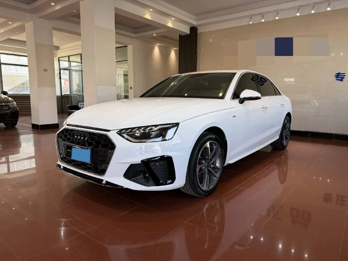 2025 Audi A4L 2.0T 190HP L4 7DCT,autocango,china used car exporter,china ev exporter,chinese used car exporter,chinese used ev exporter