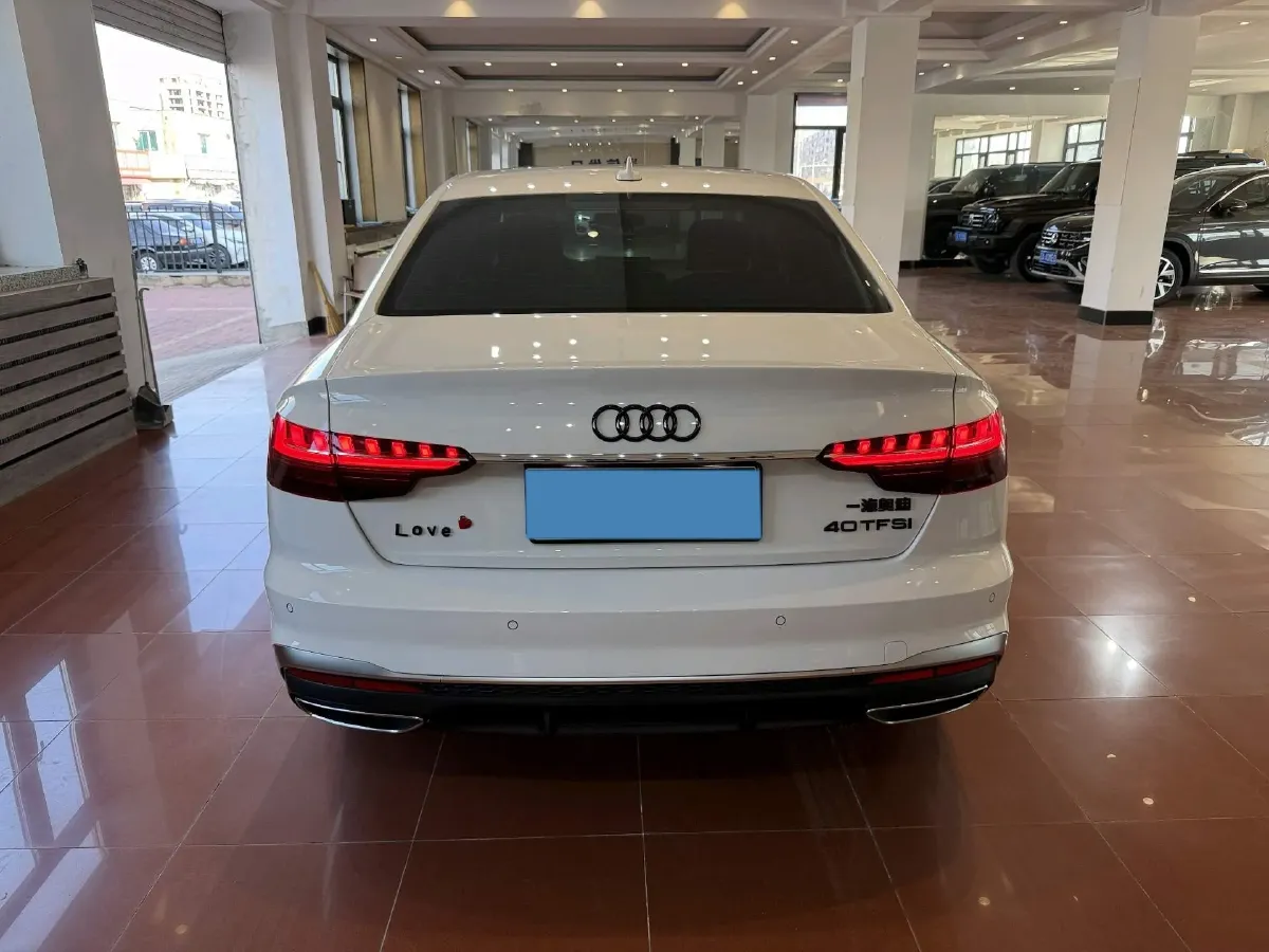 2025 Audi A4L 2.0T 190HP L4 7DCT,autocango,china used car exporter,china ev exporter,chinese used car exporter,chinese used ev exporter
