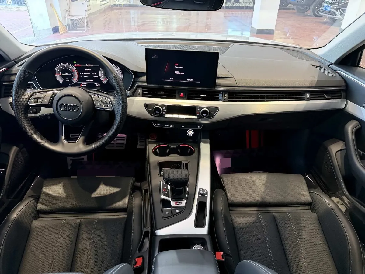 2025 Audi A4L 2.0T 190HP L4 7DCT,autocango,china used car exporter,china ev exporter,chinese used car exporter,chinese used ev exporter
