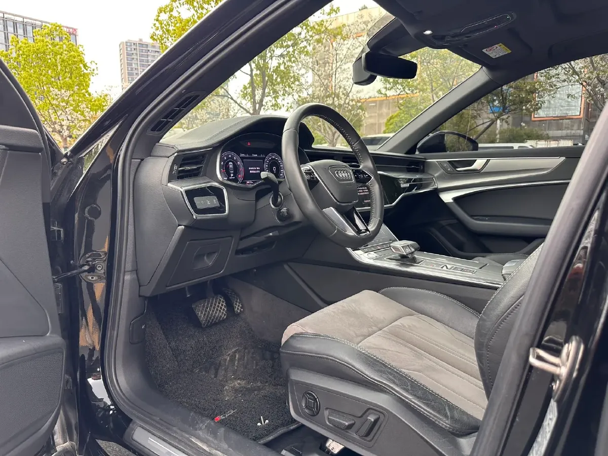 2020 Audi A6L 2.0T 224HP L4 7DCT,autocango,china used car exporter,china ev exporter,chinese used car exporter,chinese used ev exporter