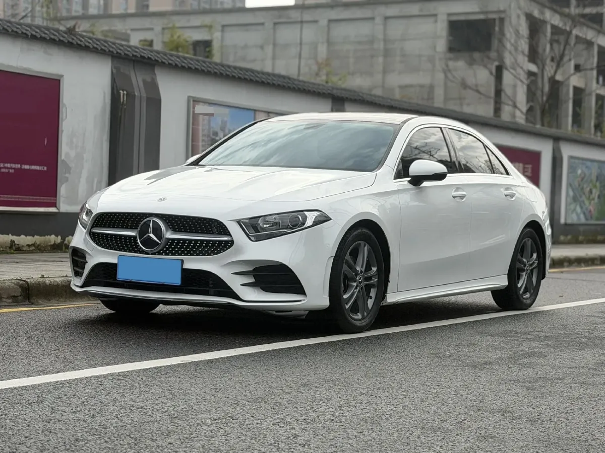2022 Mercedes-Benz A Class 1.3T 136HP L4 7DCT,autocango,china used car exporter,china ev exporter,chinese used car exporter,chinese used ev exporter