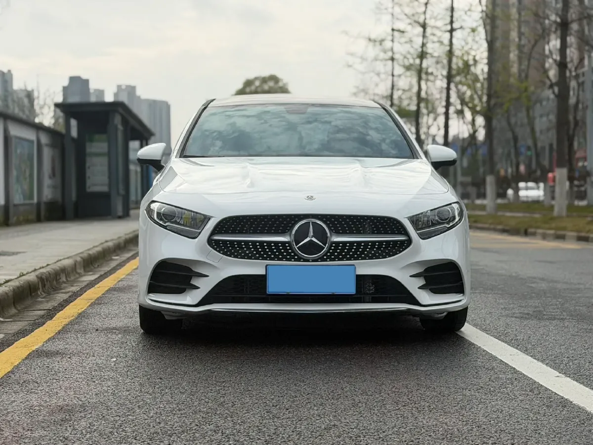 2022 Mercedes-Benz A Class 1.3T 136HP L4 7DCT,autocango,china used car exporter,china ev exporter,chinese used car exporter,chinese used ev exporter