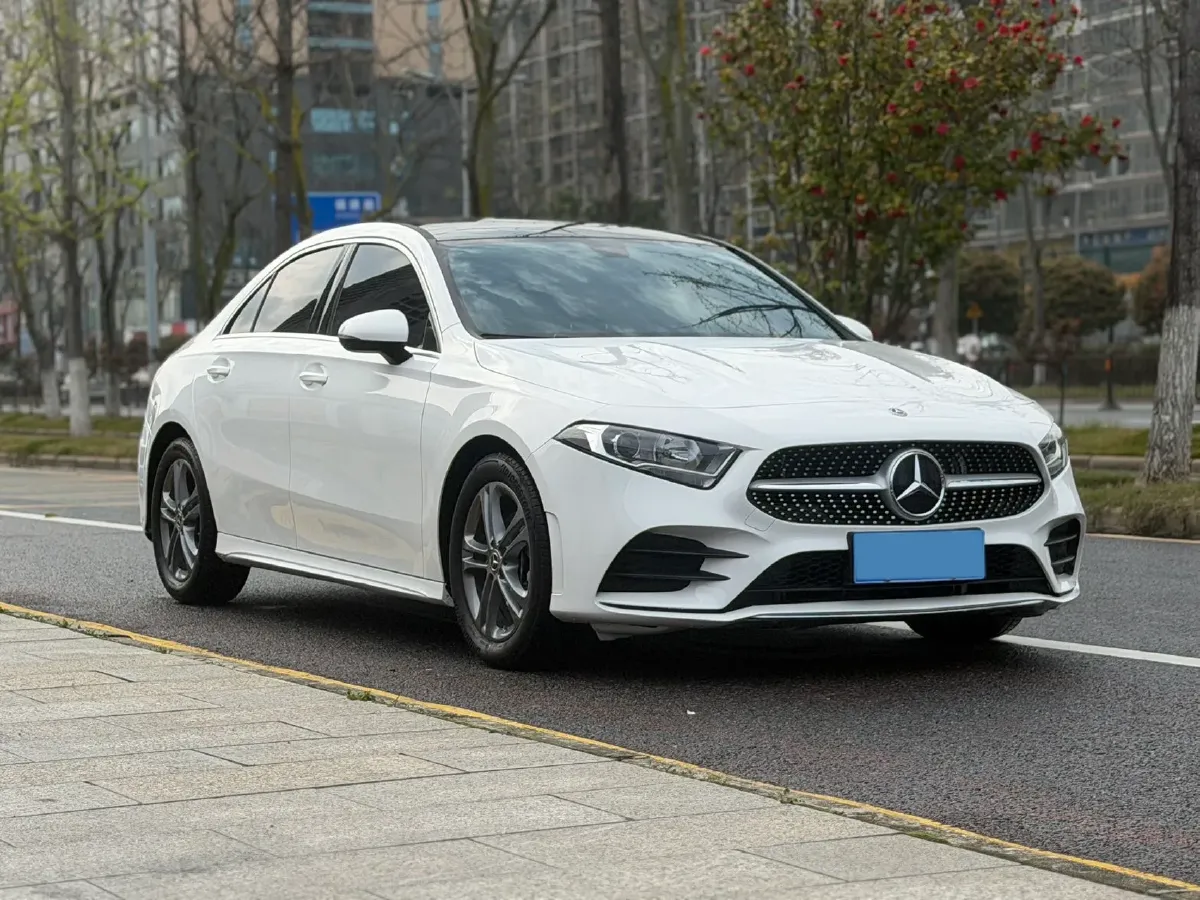 2022 Mercedes-Benz A Class 1.3T 136HP L4 7DCT,autocango,china used car exporter,china ev exporter,chinese used car exporter,chinese used ev exporter