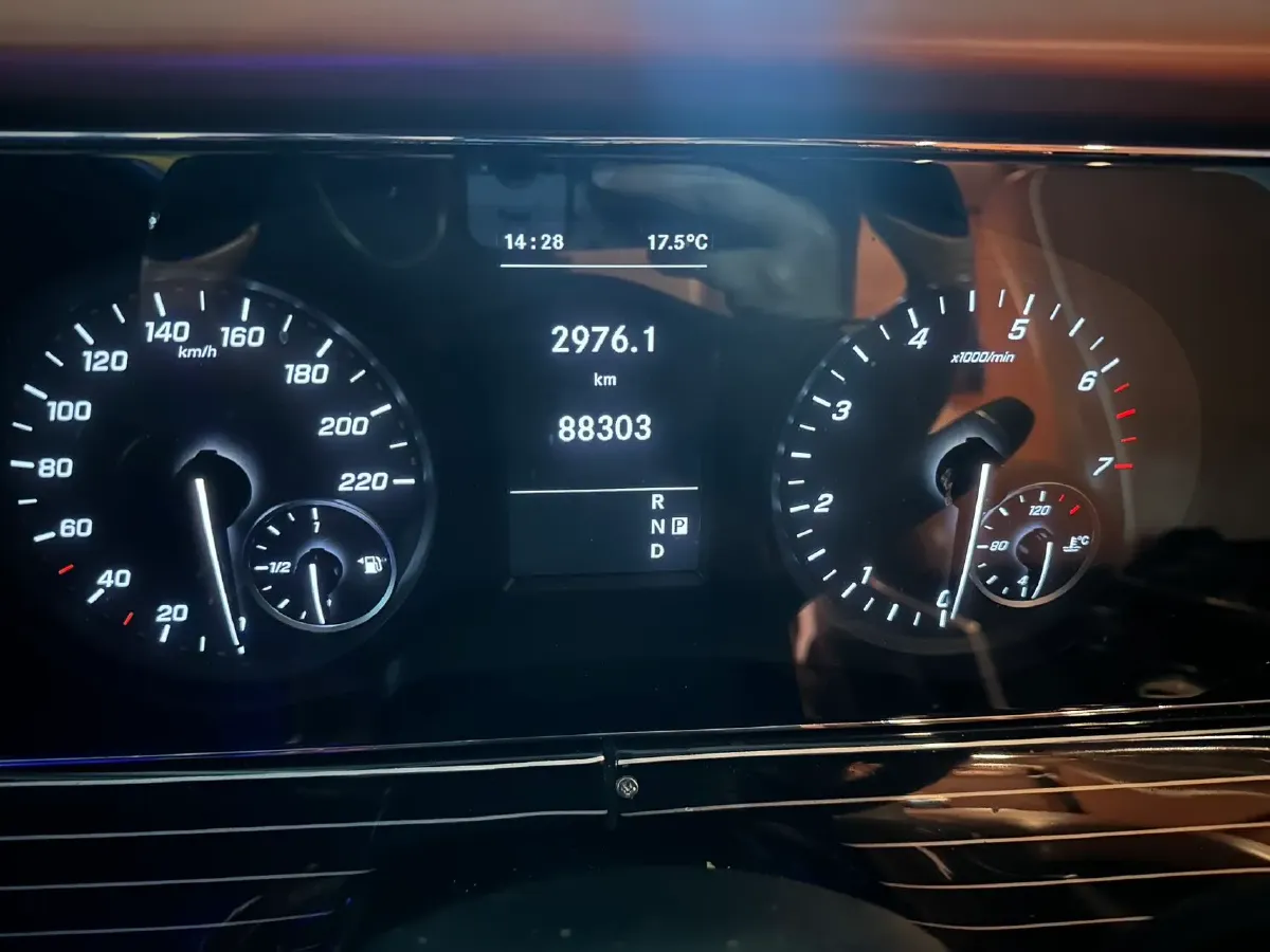 2021 Mercedes-Benz Vito 2.0T 211HP L4 9AT,autocango,china used car exporter,china ev exporter,chinese used car exporter,chinese used ev exporter