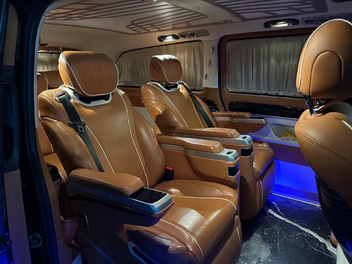 2021 Mercedes-Benz Vito 2.0T 211HP L4 9AT,autocango,china used car exporter,china ev exporter,chinese used car exporter,chinese used ev exporter