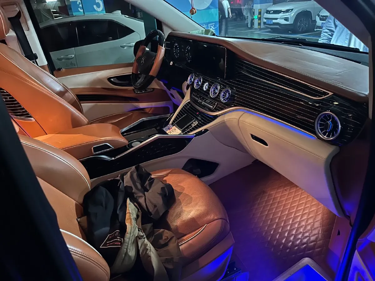 2021 Mercedes-Benz Vito 2.0T 211HP L4 9AT,autocango,china used car exporter,china ev exporter,chinese used car exporter,chinese used ev exporter