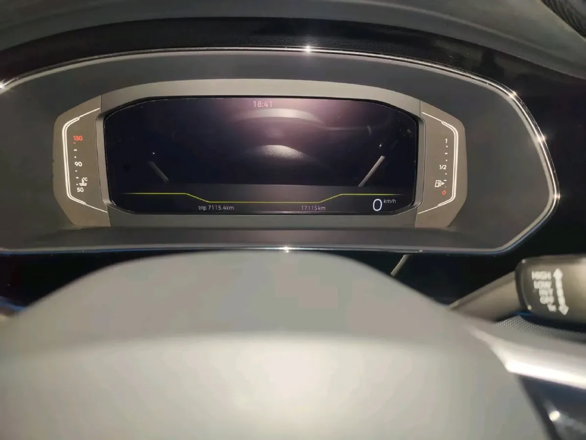 2024 Volkswagen Passat 2.0T 220HP L4 7DCT,autocango,china used car exporter,china ev exporter,chinese used car exporter,chinese used ev exporter