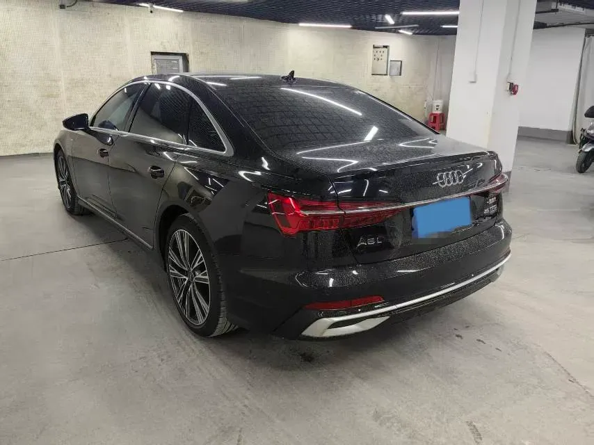 2024 Audi A6L 2.0T 245HP L4 7DCT,autocango,china used car exporter,china ev exporter,chinese used car exporter,chinese used ev exporter