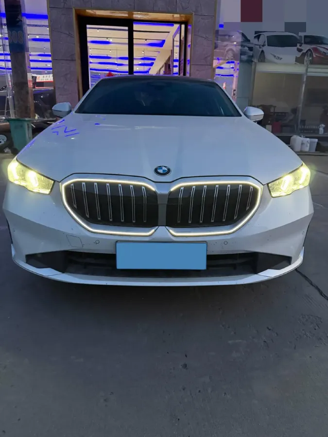 2025 BMW 5 Series 2.0T 190HP L4 8AT,autocango,china used car exporter,china ev exporter,chinese used car exporter,chinese used ev exporter