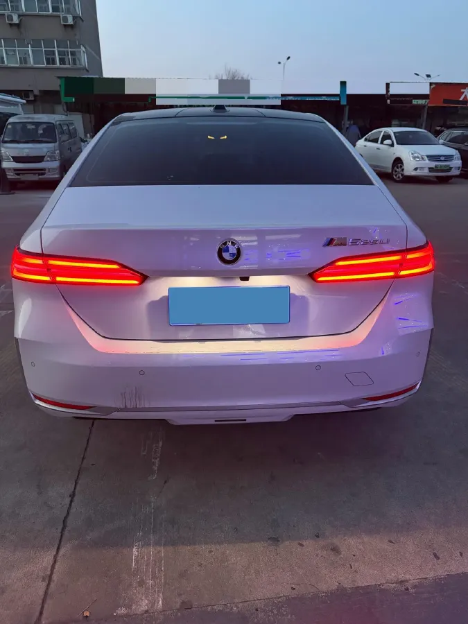 2025 BMW 5 Series 2.0T 190HP L4 8AT,autocango,china used car exporter,china ev exporter,chinese used car exporter,chinese used ev exporter