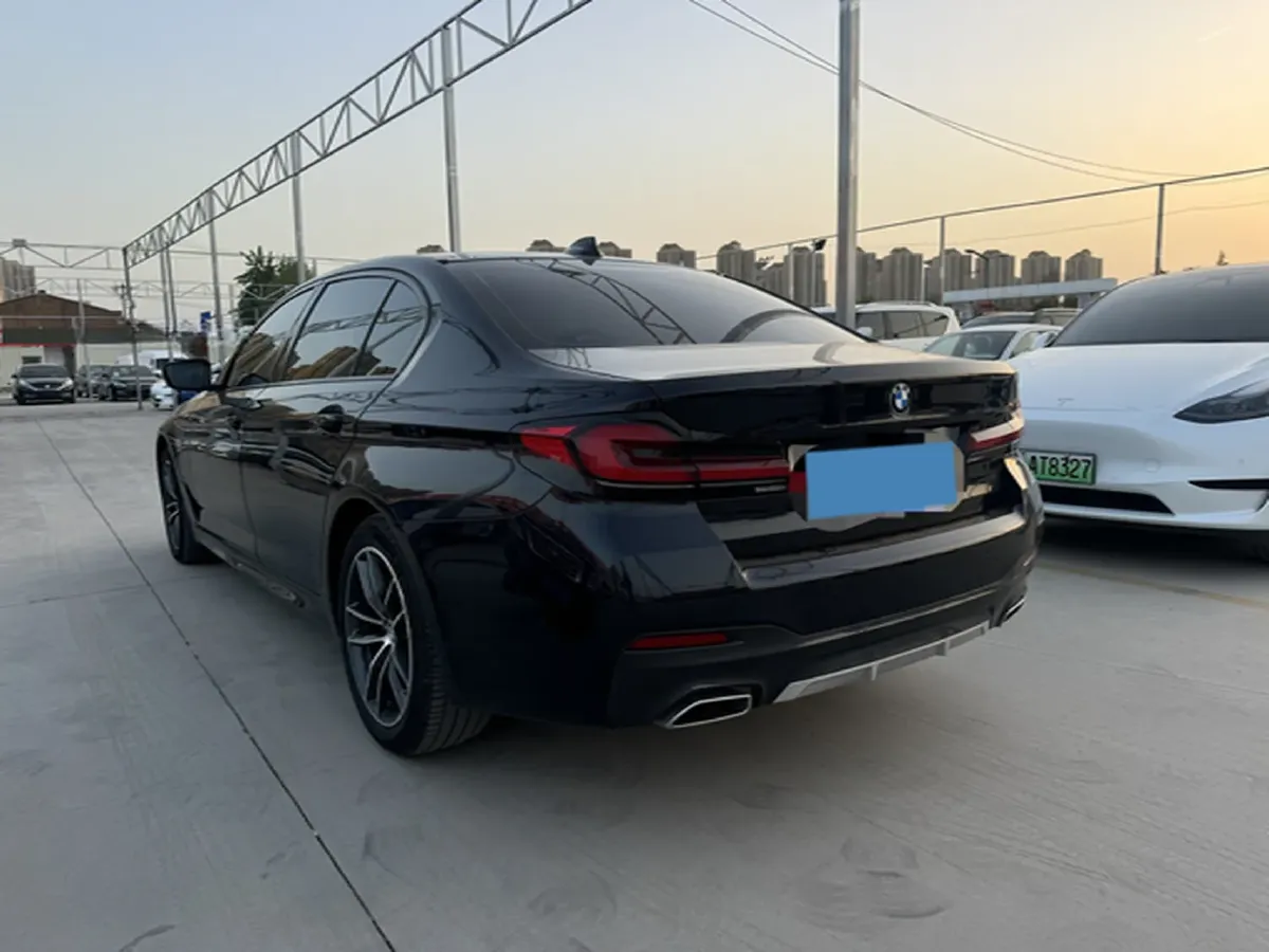 2022 BMW 5 Series 2.0T 184HP L4 8AT,autocango,china used car exporter,china ev exporter,chinese used car exporter,chinese used ev exporter