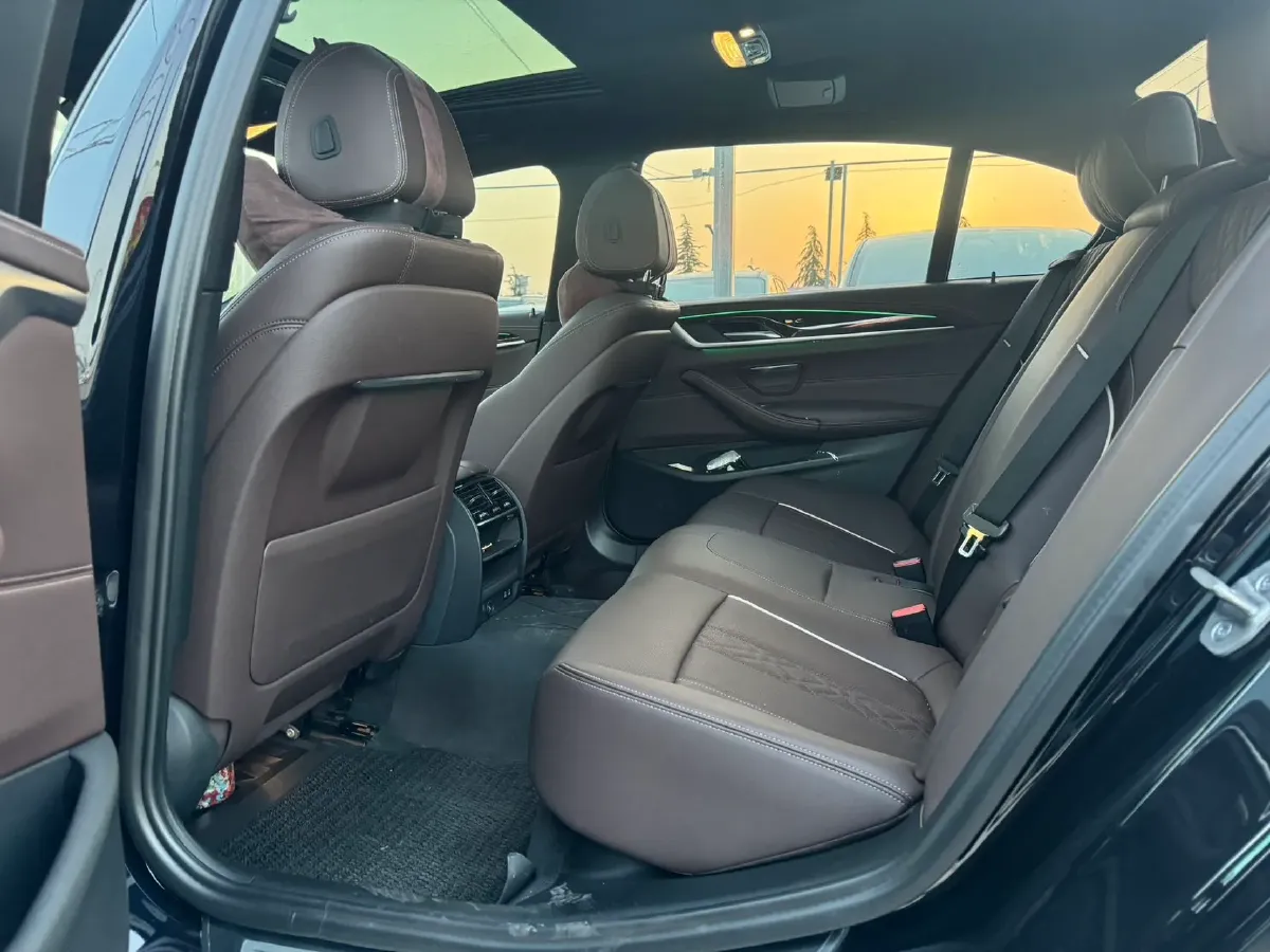 2022 BMW 5 Series 2.0T 184HP L4 8AT,autocango,china used car exporter,china ev exporter,chinese used car exporter,chinese used ev exporter