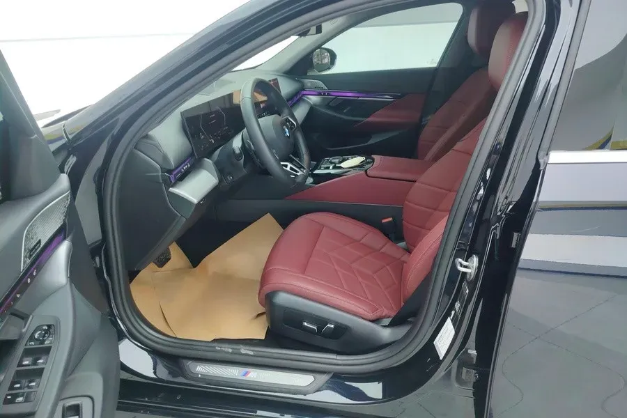 2024 BMW 5 Series 2.0T 258HP L4 8AT,autocango,china used car exporter,china ev exporter,chinese used car exporter,chinese used ev exporter