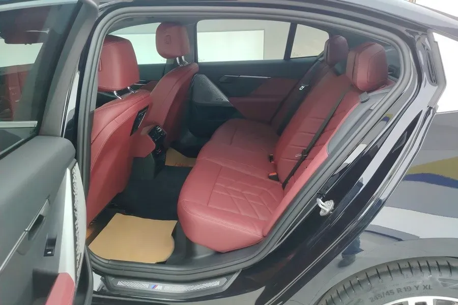 2024 BMW 5 Series 2.0T 258HP L4 8AT,autocango,china used car exporter,china ev exporter,chinese used car exporter,chinese used ev exporter