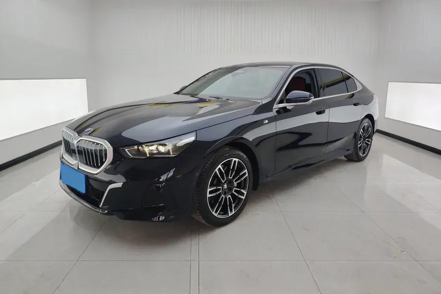 2024 BMW 5 Series 2.0T 258HP L4 8AT,autocango,china used car exporter,china ev exporter,chinese used car exporter,chinese used ev exporter