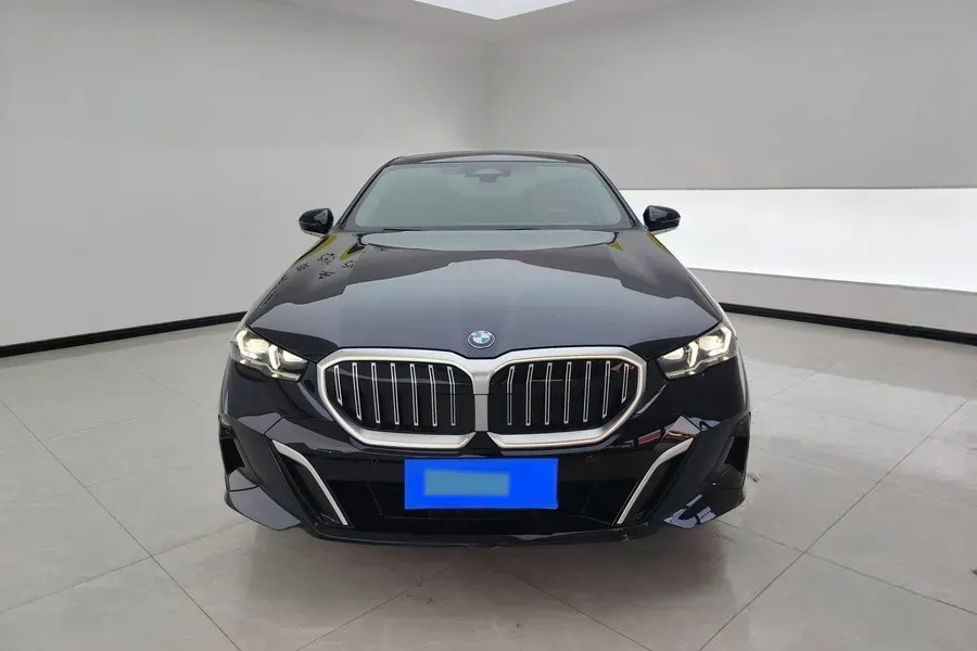 2024 BMW 5 Series 2.0T 258HP L4 8AT,autocango,china used car exporter,china ev exporter,chinese used car exporter,chinese used ev exporter