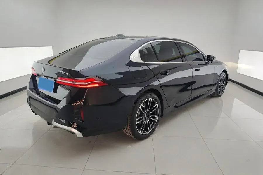 2024 BMW 5 Series 2.0T 258HP L4 8AT,autocango,china used car exporter,china ev exporter,chinese used car exporter,chinese used ev exporter