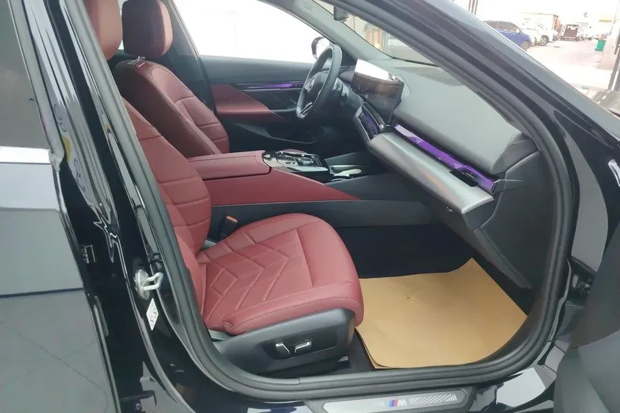 2024 BMW 5 Series 2.0T 258HP L4 8AT,autocango,china used car exporter,china ev exporter,chinese used car exporter,chinese used ev exporter