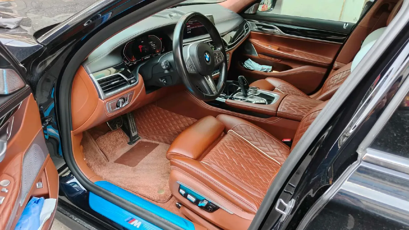 2019 BMW 7 Series 3.0T 340HP L6 8AT,autocango,china used car exporter,china ev exporter,chinese used car exporter,chinese used ev exporter