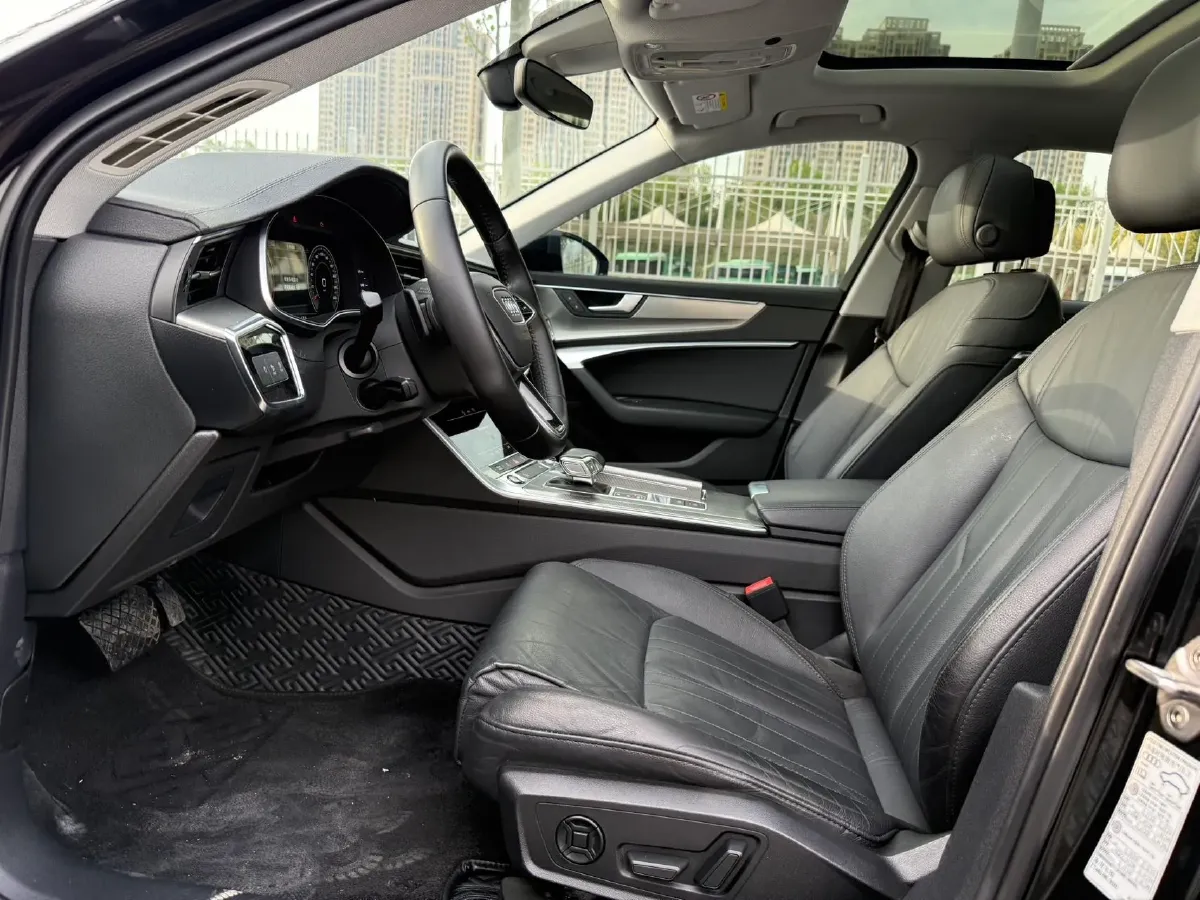 2021 Audi A6L 2.0T 190HP L4 7DCT,autocango,china used car exporter,china ev exporter,chinese used car exporter,chinese used ev exporter