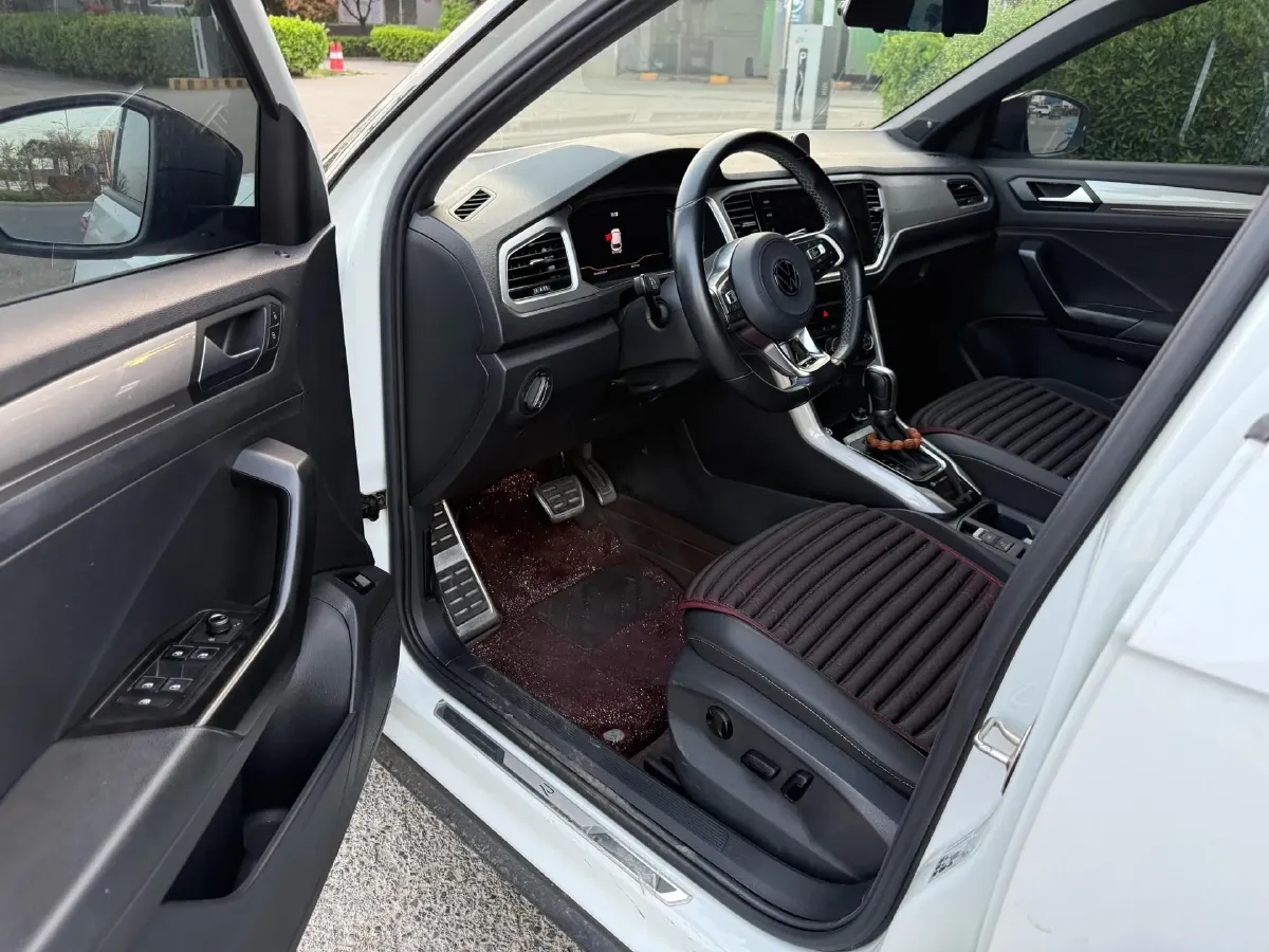 2022 Volkswagen T-Roc 1.4T 150HP L4 7DCT,autocango,china used car exporter,china ev exporter,chinese used car exporter,chinese used ev exporter