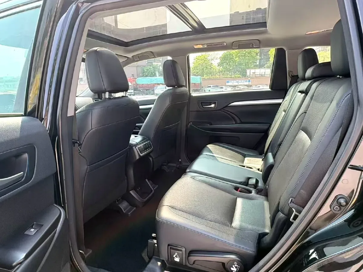 2018 Jeep Grand Commander 2.0T 265HP L4 9AT,autocango,china used car exporter,china ev exporter,chinese used car exporter,chinese used ev exporter