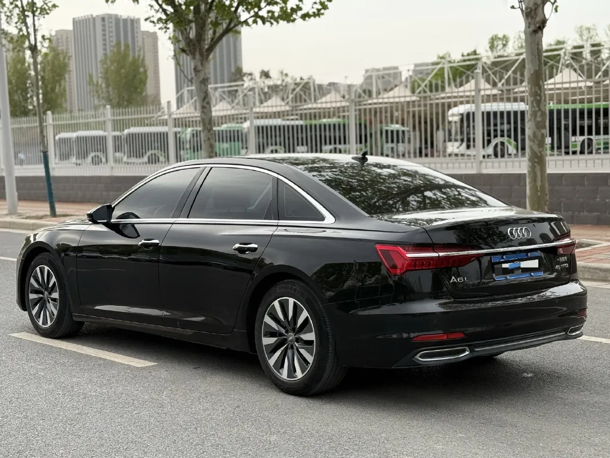 2021 Audi A6L 2.0T 224HP L4 7DCT,autocango,china used car exporter,china ev exporter,chinese used car exporter,chinese used ev exporter