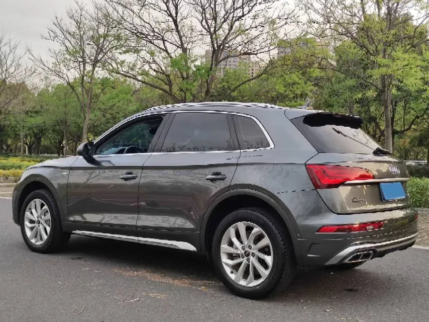2021 Audi Q5L 2.0T 190HP L4 7DCT,autocango,china used car exporter,china ev exporter,chinese used car exporter,chinese used ev exporter