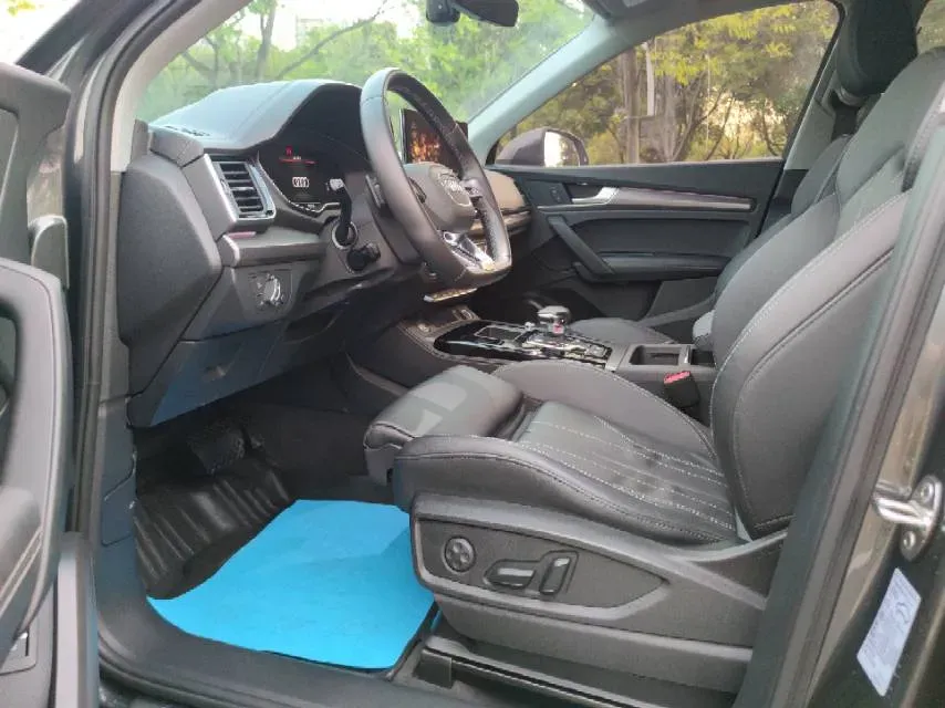 2021 Audi Q5L 2.0T 190HP L4 7DCT,autocango,china used car exporter,china ev exporter,chinese used car exporter,chinese used ev exporter