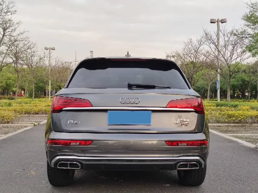 2021 Audi Q5L 2.0T 190HP L4 7DCT,autocango,china used car exporter,china ev exporter,chinese used car exporter,chinese used ev exporter