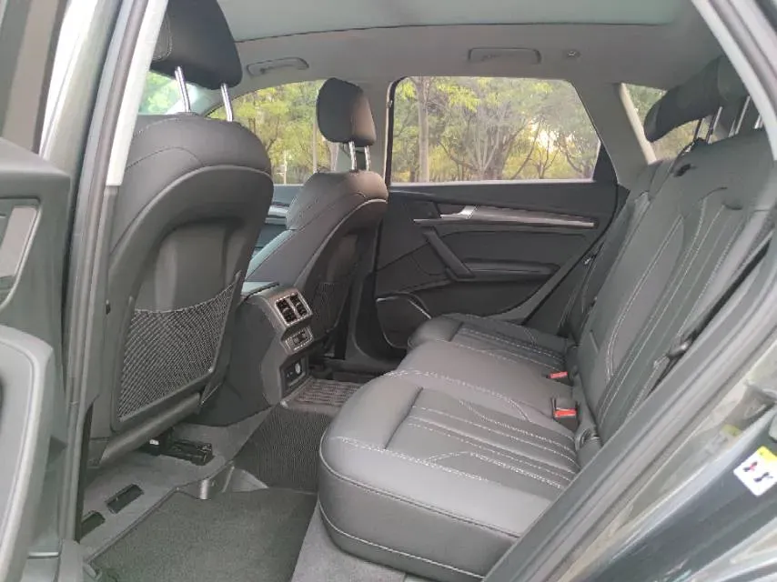 2021 Audi Q5L 2.0T 190HP L4 7DCT,autocango,china used car exporter,china ev exporter,chinese used car exporter,chinese used ev exporter