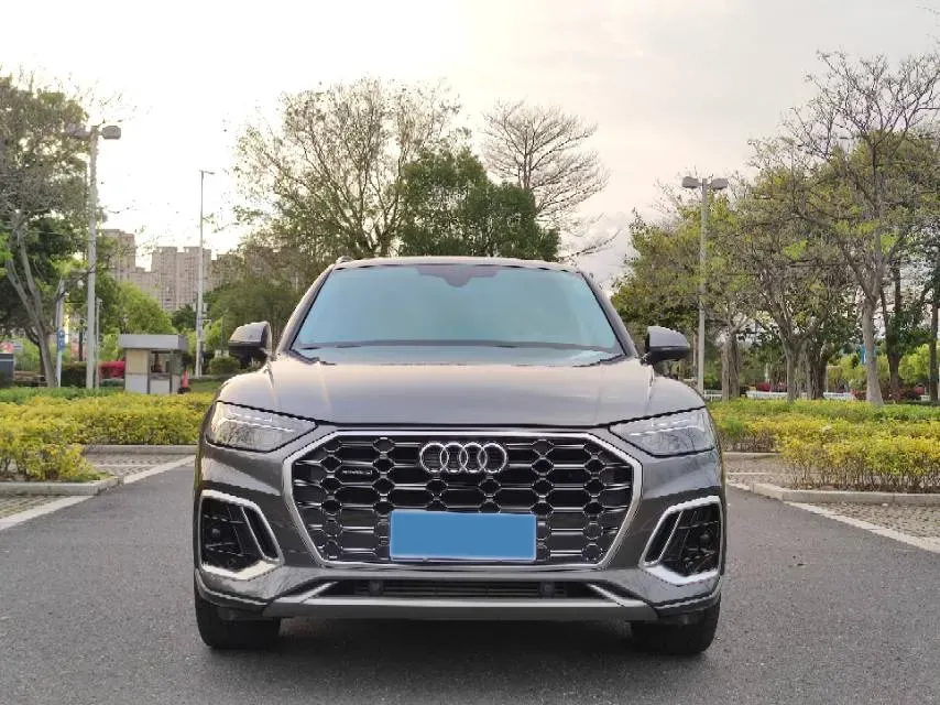 2021 Audi Q5L 2.0T 190HP L4 7DCT,autocango,china used car exporter,china ev exporter,chinese used car exporter,chinese used ev exporter