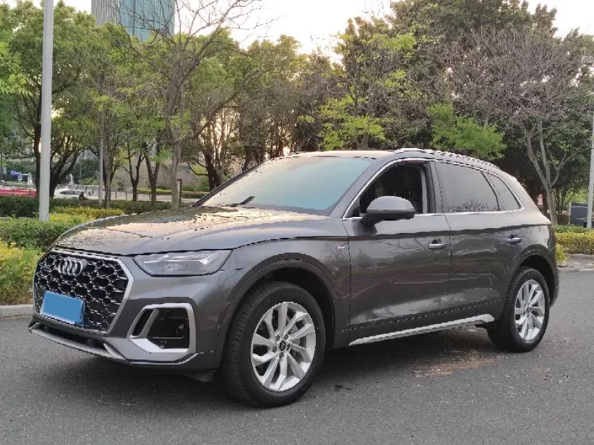 2021 Audi Q5L 2.0T 190HP L4 7DCT,autocango,china used car exporter,china ev exporter,chinese used car exporter,chinese used ev exporter