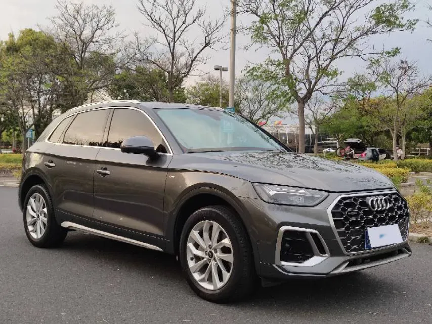2021 Audi Q5L 2.0T 190HP L4 7DCT,autocango,china used car exporter,china ev exporter,chinese used car exporter,chinese used ev exporter
